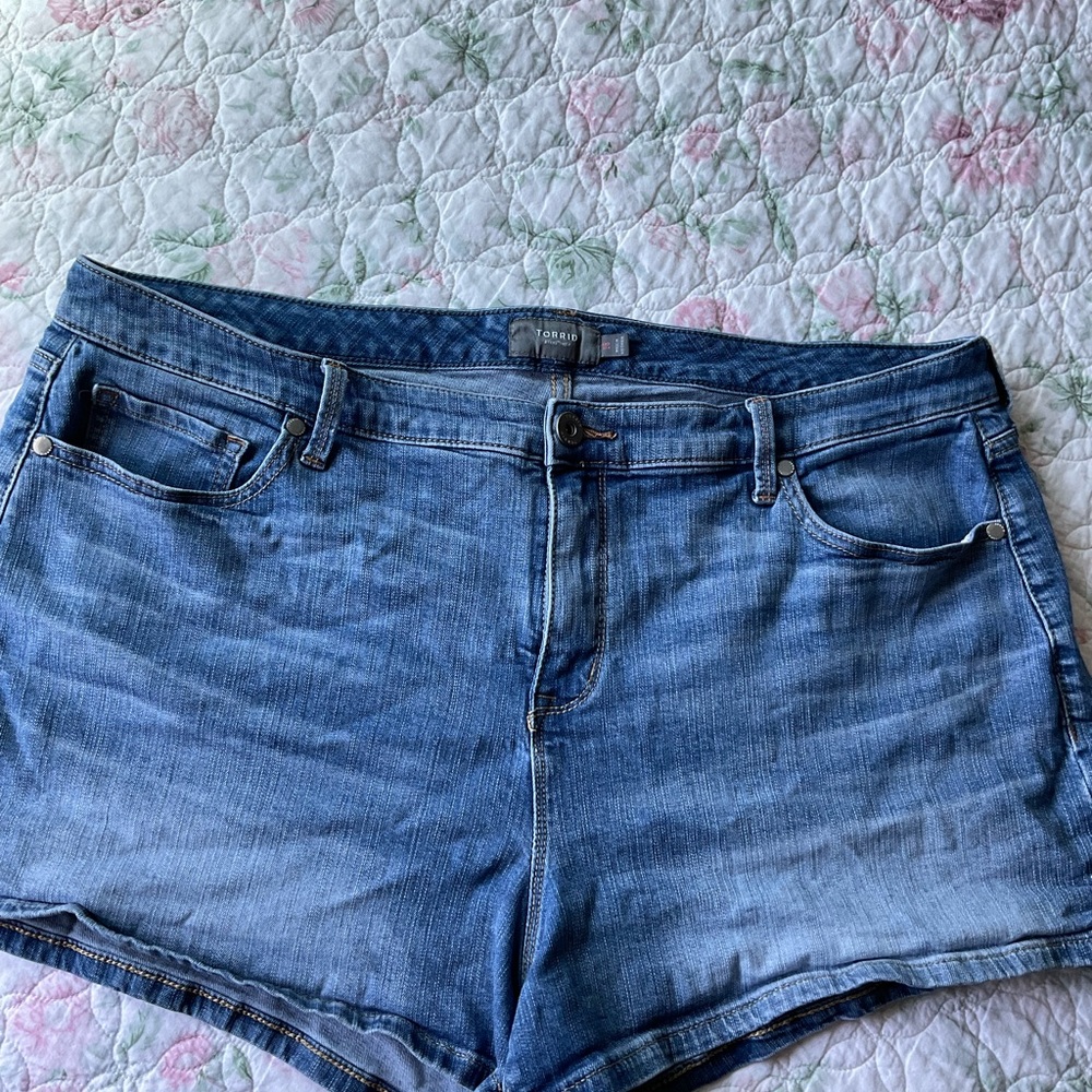 Torrid Denim Shorts Size 18